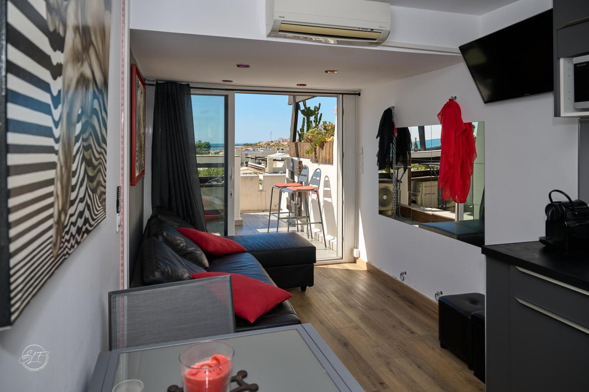 Coursives Red-light 108 Vue Apartment *